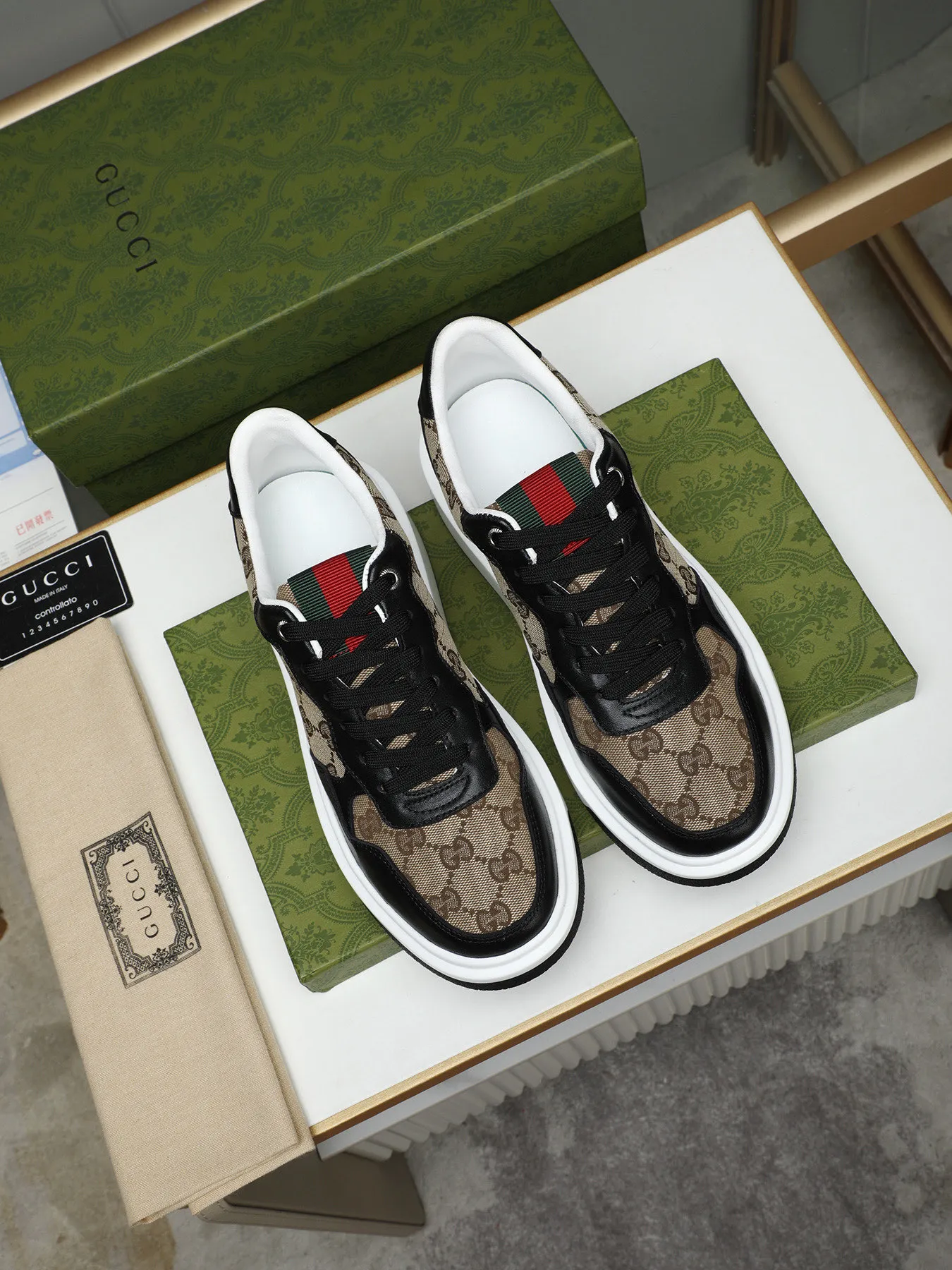 Men's shoes 💰480 New men's shoes GUCCI Fashion trend Made of first-layer calfskin ➕ washed sheep lining! The foot feels super comfortable and the workmanship is impeccable. Foam ultra-light outsole, size: 38-44 (45 customized) 4 colors to choose from!